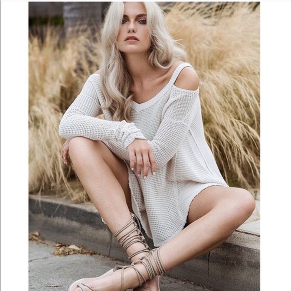 Free People Sweaters - Free people gorgeous open shoulder thick sweater